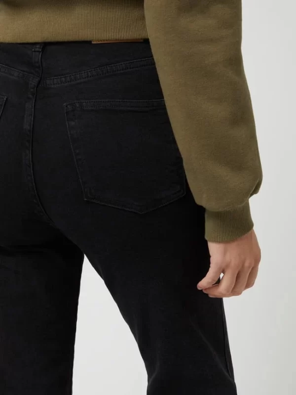 NA-KD Straight Fit High Waist Jeans Mit Stretch-Anteil – Schwarz 4