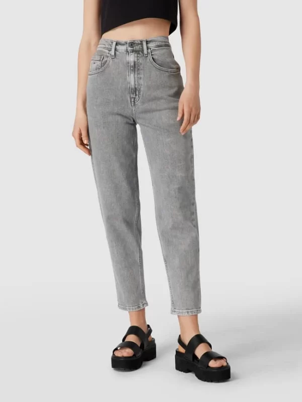 Tommy Jeans Tapered Fit Jeans Mit Stretch-Anteil Modell ‘Mom Jean’ – Hellgrau 5