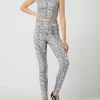 Kendall & Kylie Leggings Mit Schlangenmuster – Sand 22