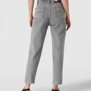 Tommy Jeans Tapered Fit Jeans Mit Stretch-Anteil Modell ‘Mom Jean’ – Hellgrau 15