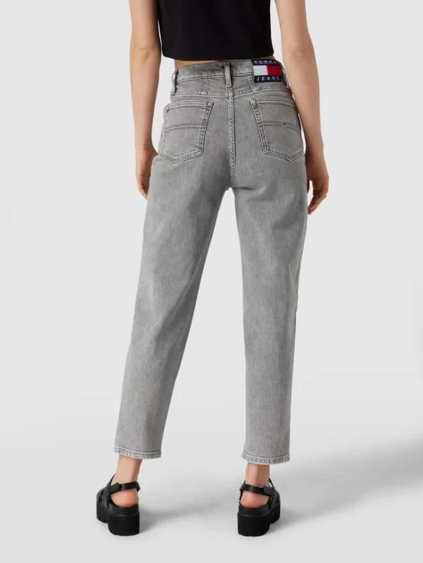 Tommy Jeans Tapered Fit Jeans Mit Stretch-Anteil Modell ‘Mom Jean’ – Hellgrau 6