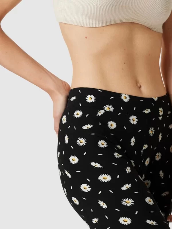 URBAN CLASSICS Leggings Mir Floralem Muster – Schwarz 4