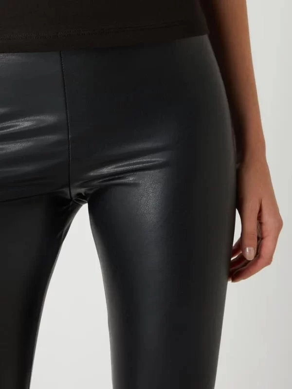 REVIEW Leggings In Leder-Optik – Schwarz 4