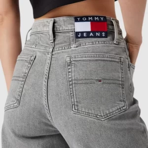 Tommy Jeans Tapered Fit Jeans Mit Stretch-Anteil Modell ‘Mom Jean’ – Hellgrau 11